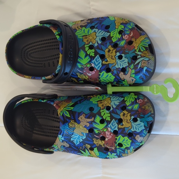 Crocs Disney Lion King M7W9 NWT - Picture 2 of 8